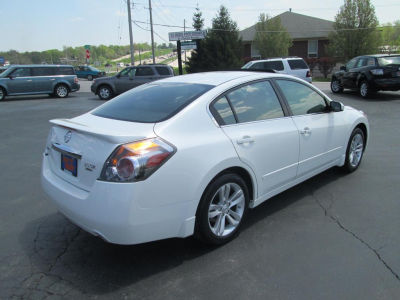 2010 Nissan Altima  3.5 SR