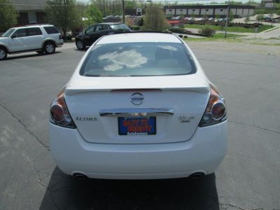 2010 Nissan Altima  3.5 SR