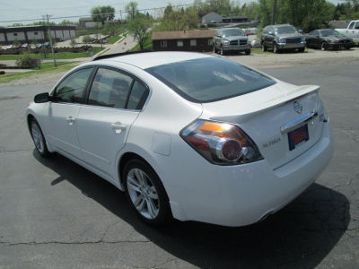 2010 Nissan Altima  3.5 SR
