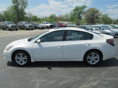 2010 Nissan Altima  3.5 SR