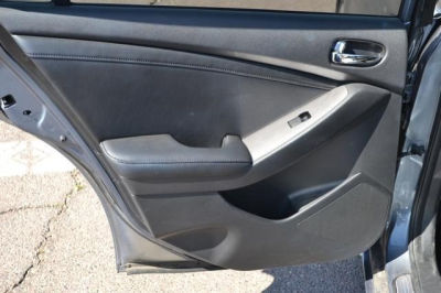 2010 Nissan Altima  3.5 SR