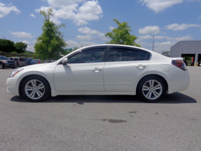 2010 Nissan Altima  3.5 SR