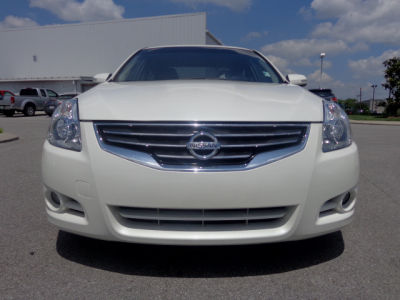 2010 Nissan Altima  3.5 SR