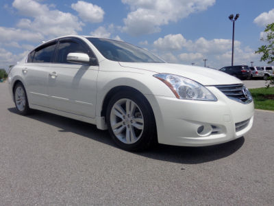 2010 Nissan Altima  3.5 SR