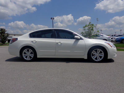 2010 Nissan Altima  3.5 SR