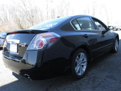 2010 Nissan Altima  3.5 SR