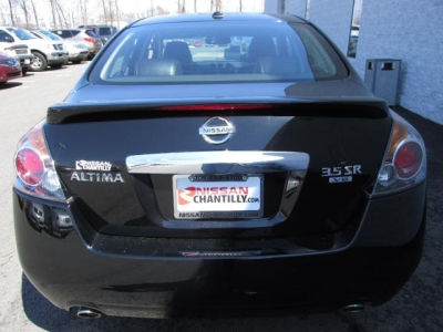 2010 Nissan Altima  3.5 SR