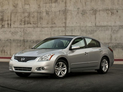 2010 Nissan Altima  3.5 SR