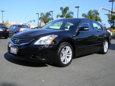 2010 Nissan Altima  3.5 SR