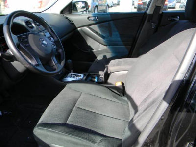 2010 Nissan Altima  3.5 SR