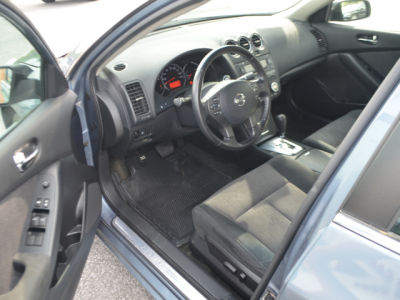 2010 Nissan Altima  3.5 SR