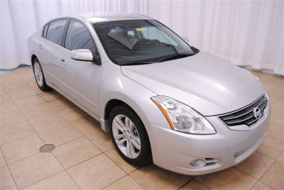 2011 Nissan Altima  3.5 SR