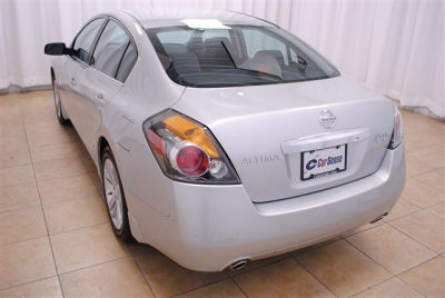 2011 Nissan Altima  3.5 SR