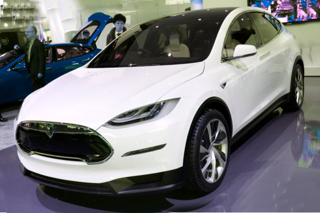 Tesla has an aim to launch the electric crossover X by 2015