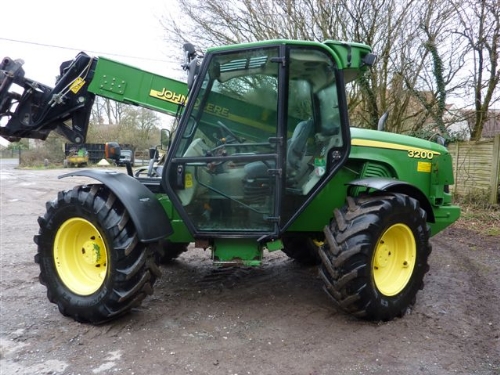 John Deere 3200