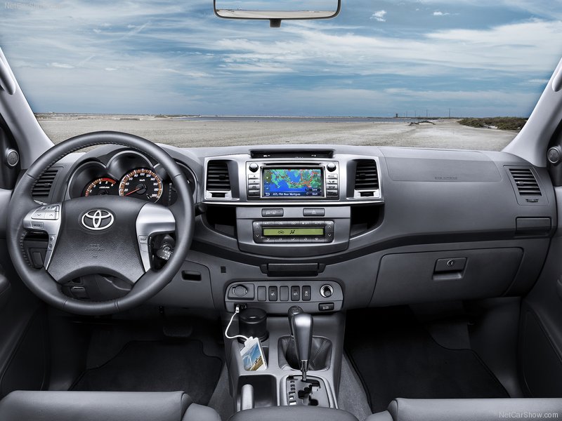 Toyota Hilux X-CAB 4 WD DLX