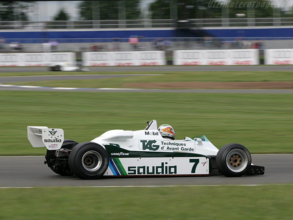 Williams FW08