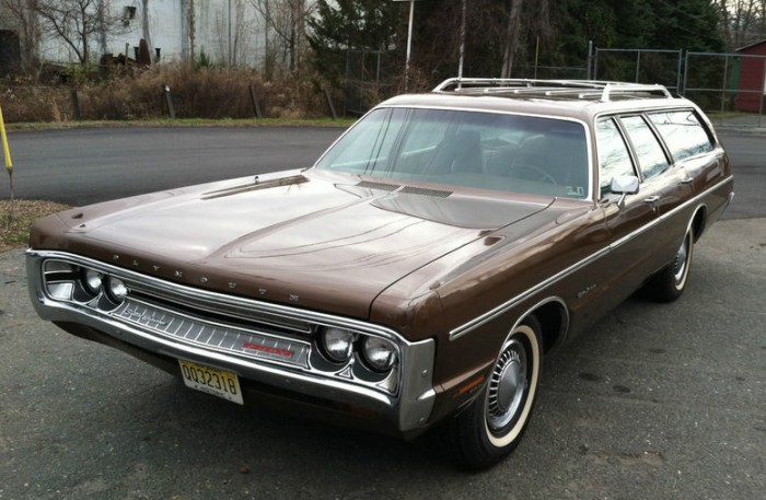 Plymouth Custom Suburban 2dr wagon