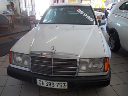 Mercedes-Benz 220E