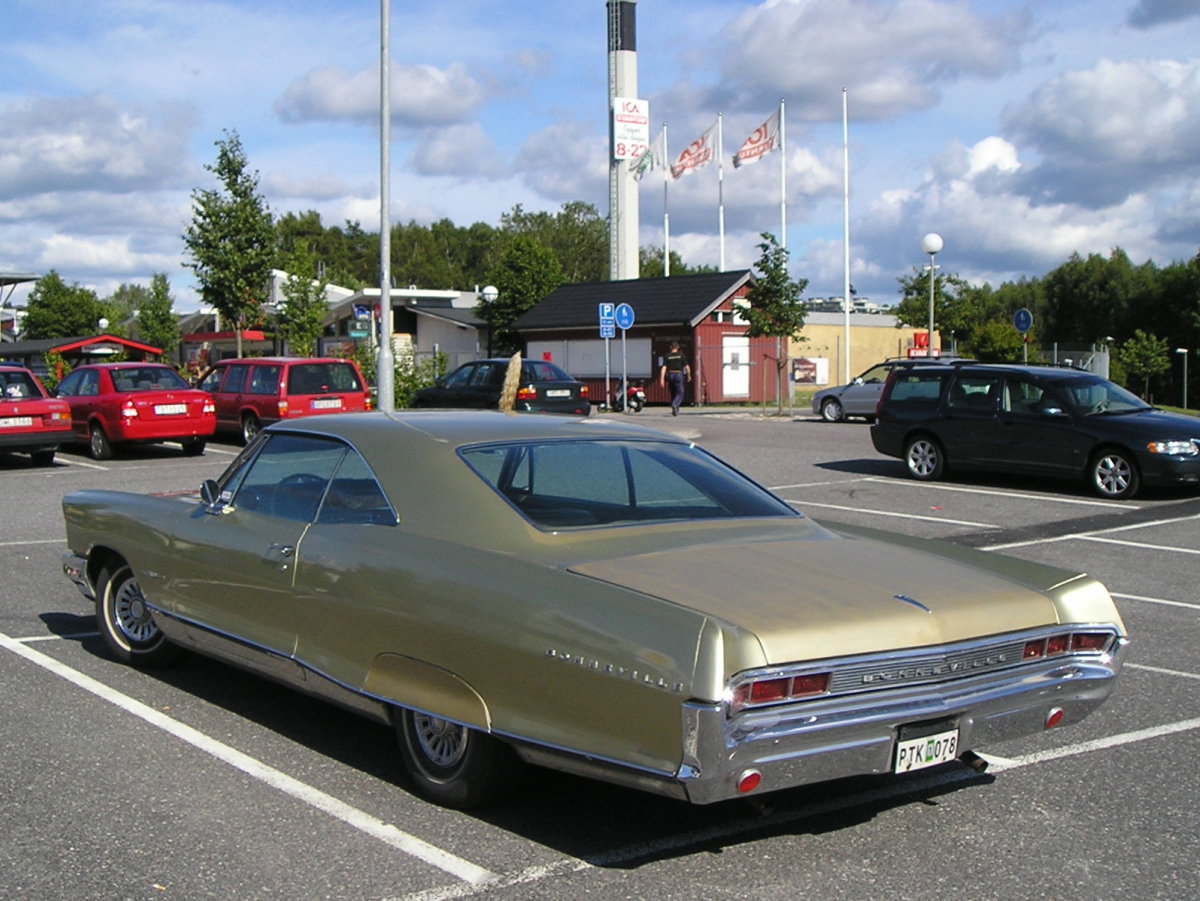 Pontiac Bonneville 2dr HT