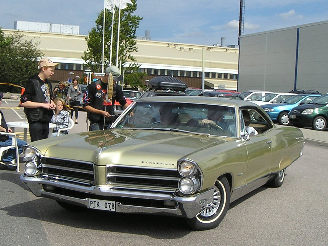 Pontiac Bonneville 2dr HT