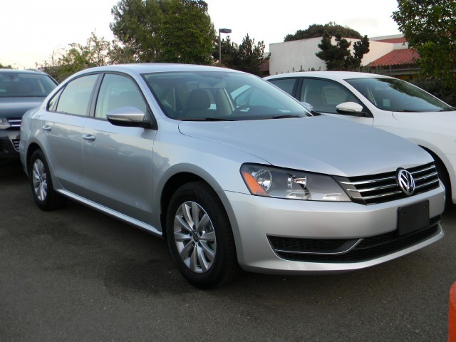 Volkswagen Passat 16 LSE Liftback