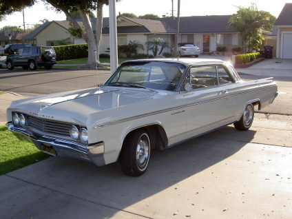 Oldsmobile Super 88 Holiday 2dr