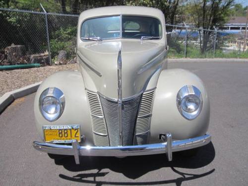 Ford Deluxe 4-door sedan