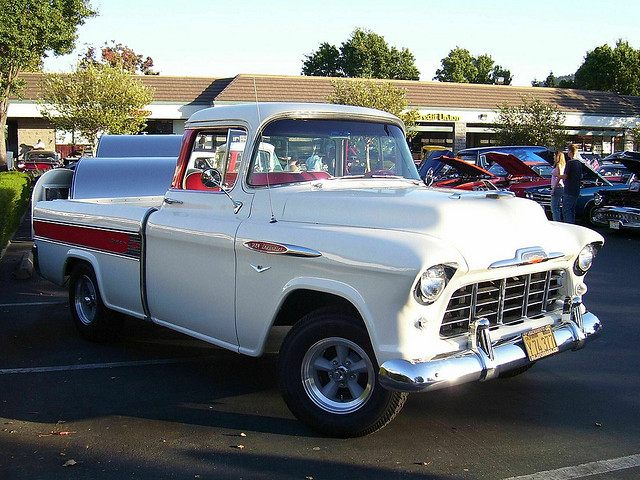 Chevrolet 3124 Cameo Pickup