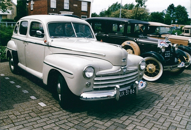 Ford V8 Super de Luxe