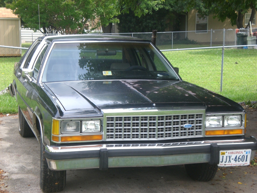 Ford LTD Crown Victoria