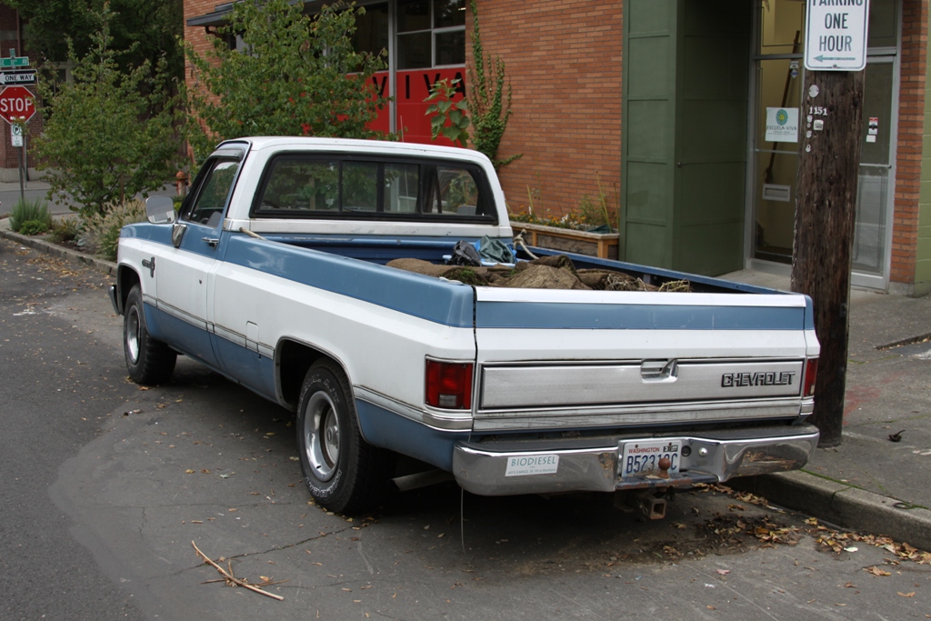 Chevrolet C-10 Suburban Custom Deluxe