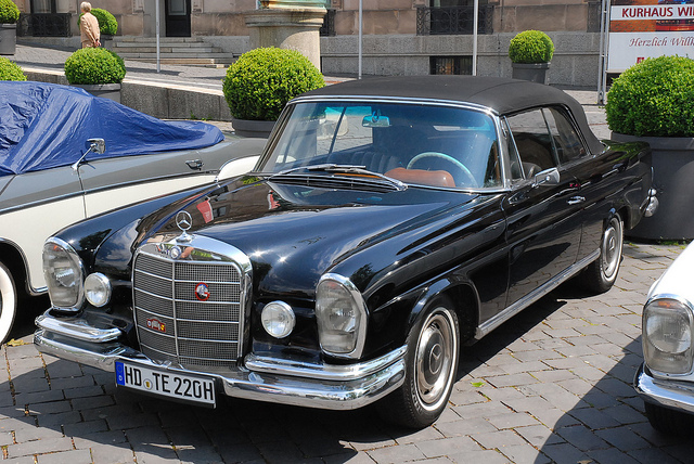 Mercedes-Benz 220 SE Automatic