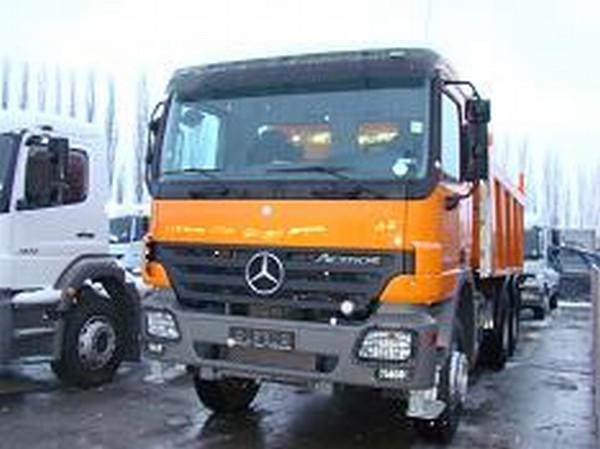 Mercedes-Benz Actros 3335