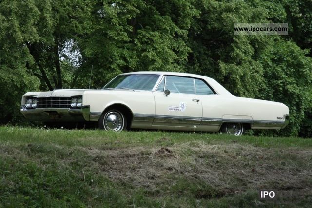 Oldsmobile Ninety Eight Holiday Coupe