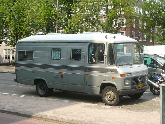 Mercedes-Benz L407