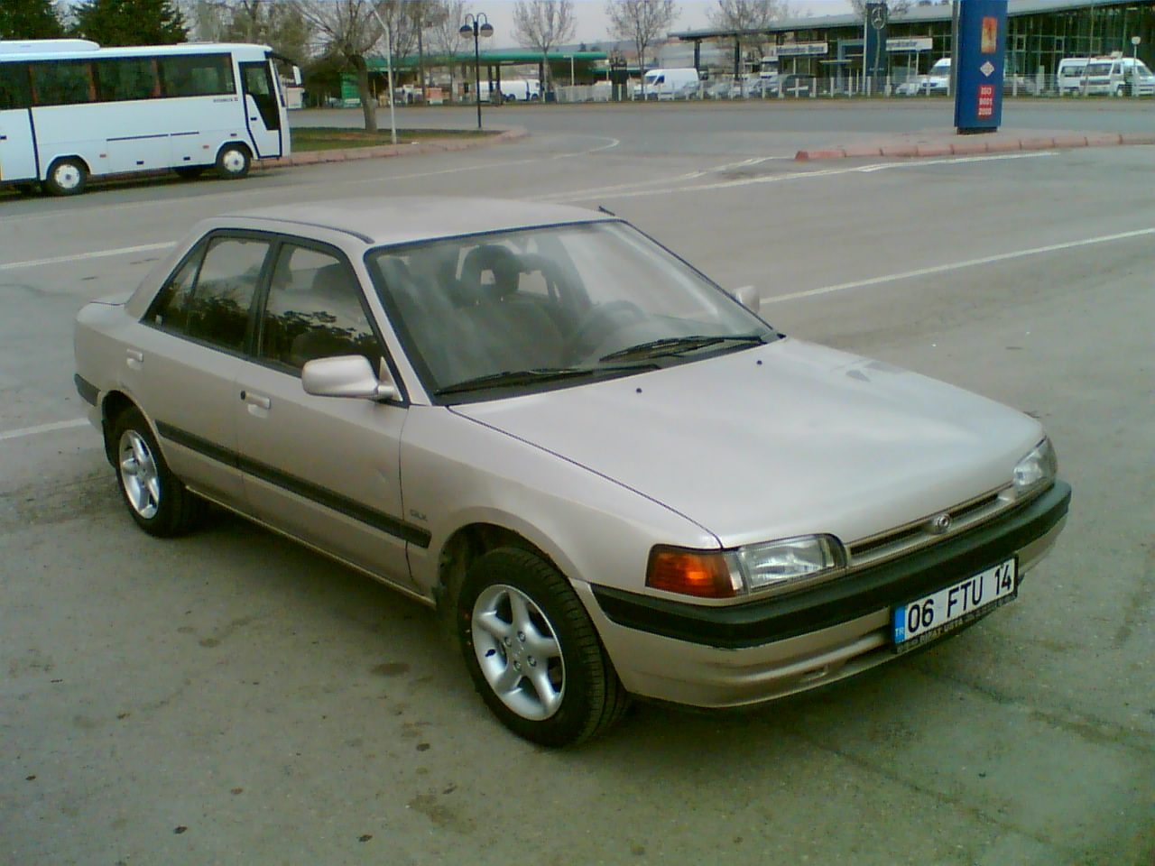 Mazda 323 Sedan