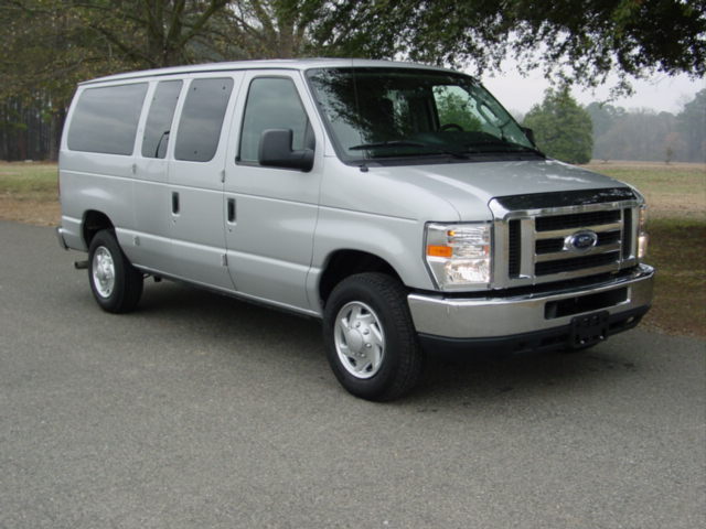 Ford E-350XLT Super Duty 4x4