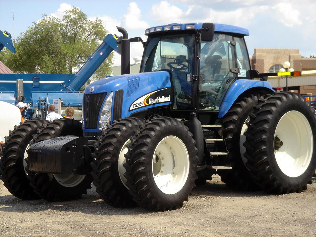 New Holland TG285