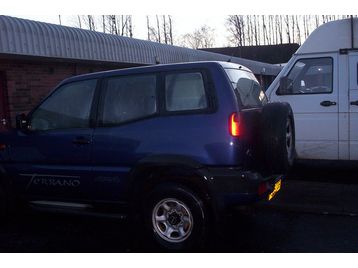 Nissan Terrano DX Crew Cab 4x4