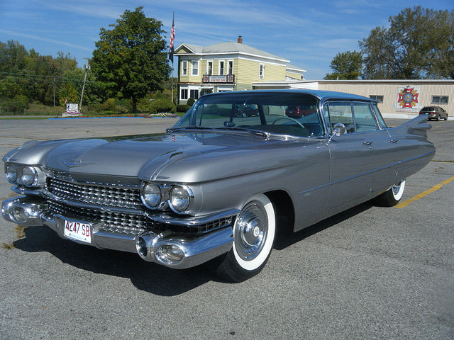 Cadillac Series 62 four-window Sedan