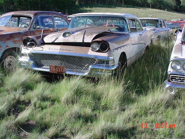 Ford Fairlane 2-dr HT