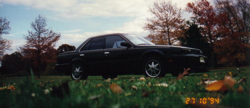 Nissan Stanza 18 Sedan