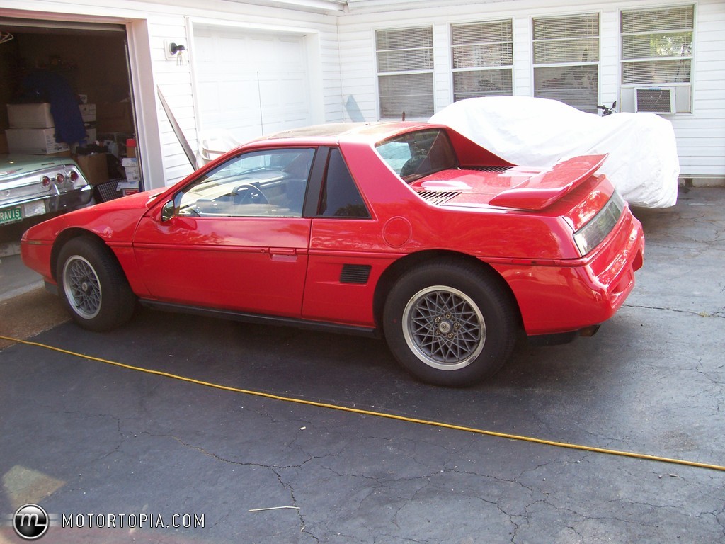 Pontiac Fiero SE V6