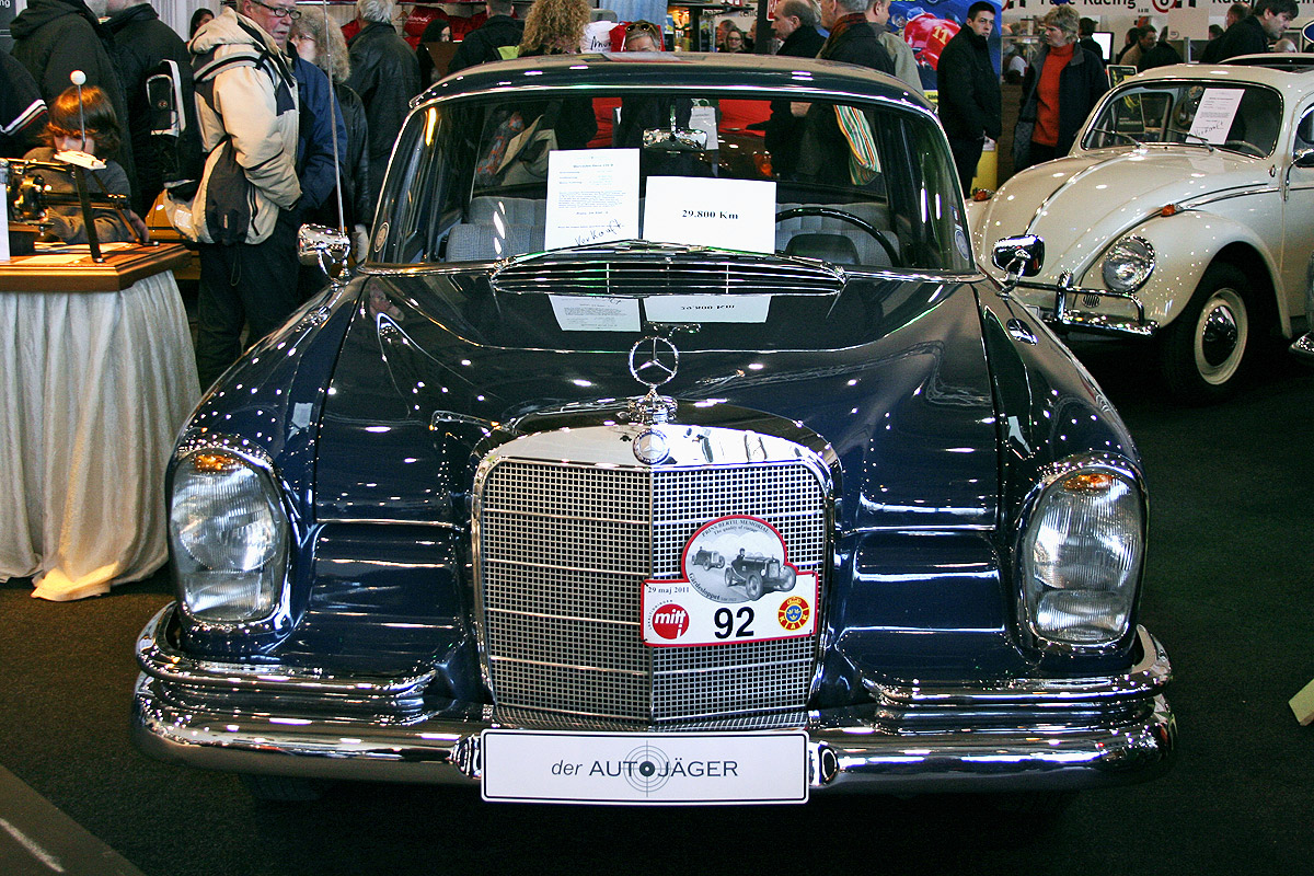 Mercedes-Benz 220 b W 111