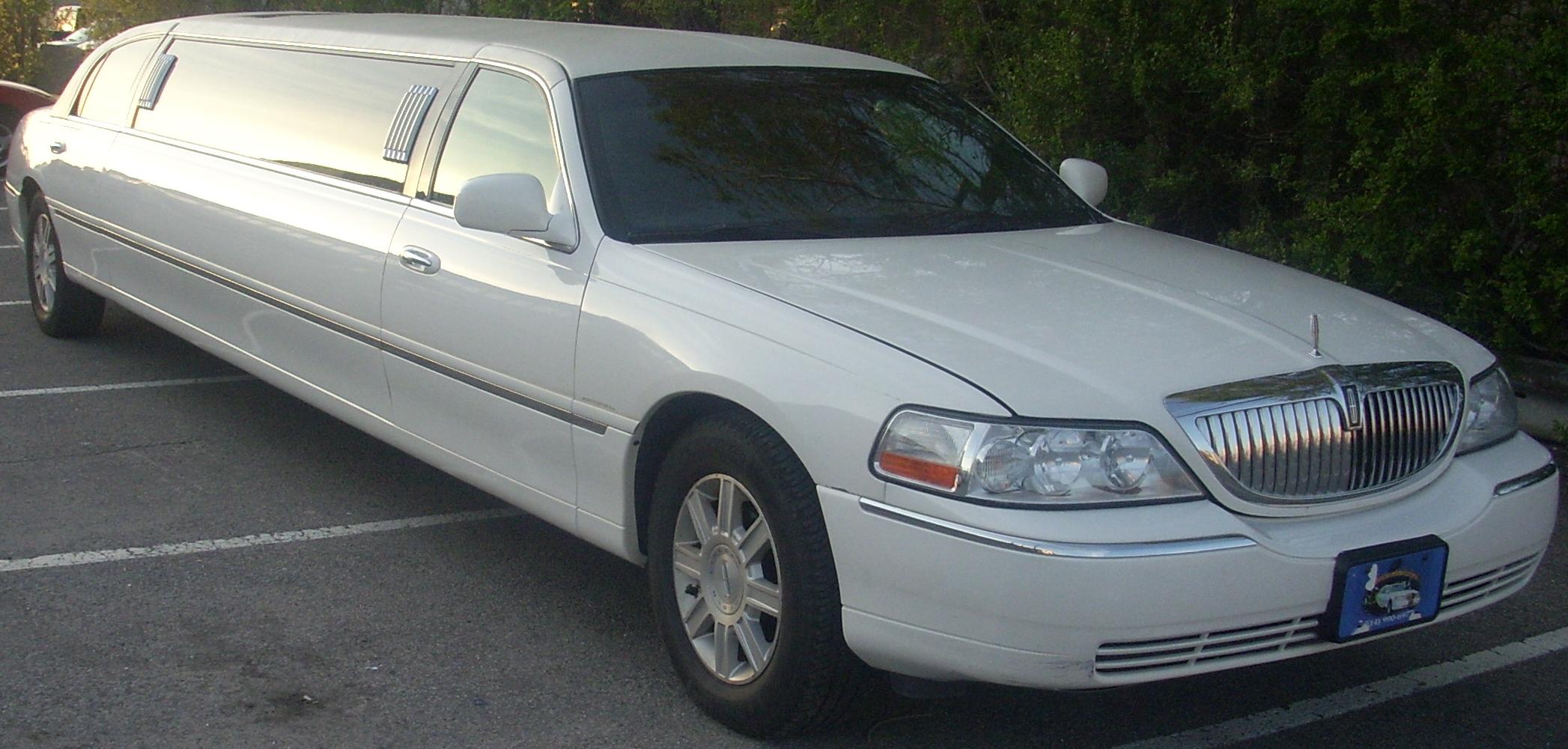 Lincoln Town car 2009 Limo