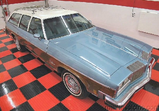 Oldsmobile Cutlass Vista Cruiser wagon