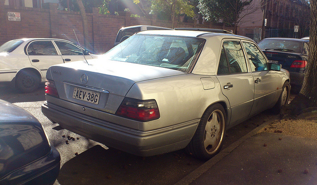 Mercedes-Benz 220E