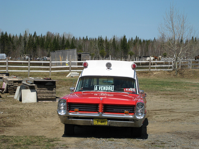 Pontiac Bonneville-Superior Ambulance