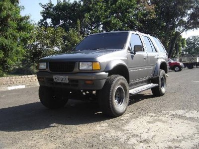 Isuzu Rodeo LS 32